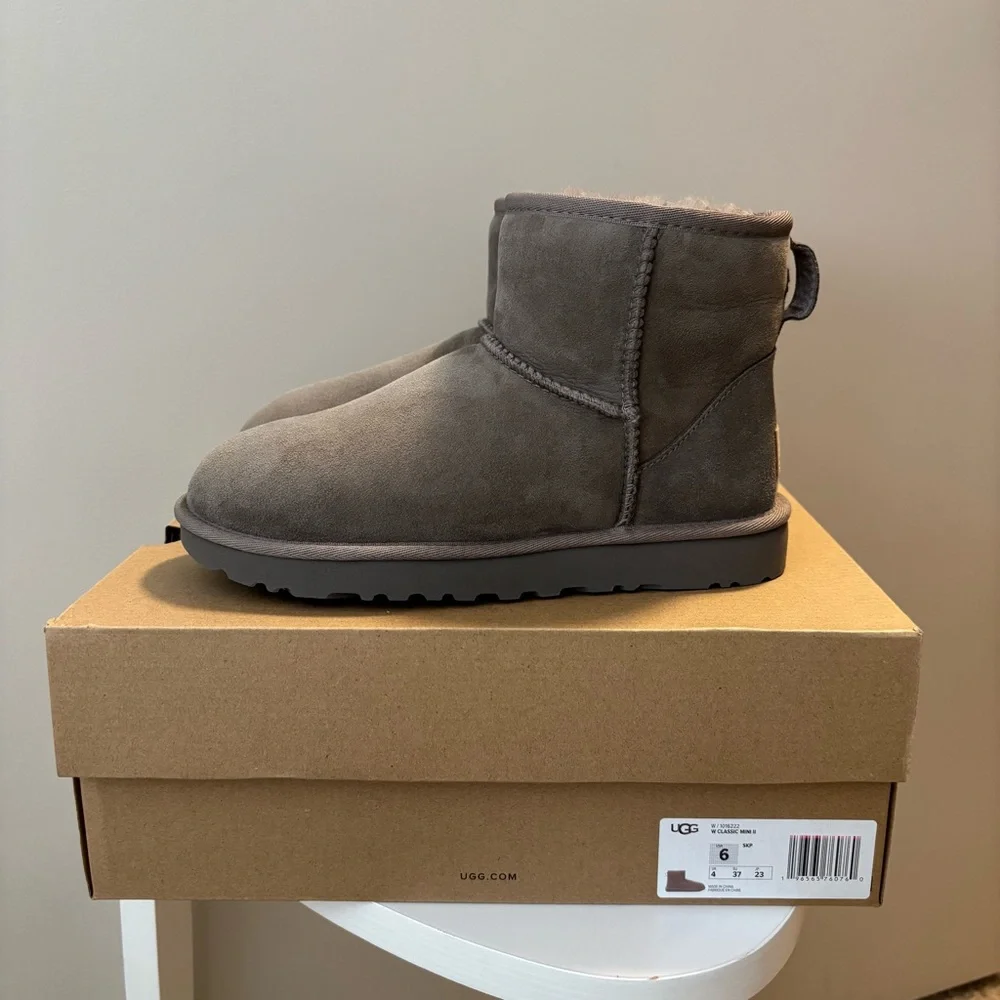 UGG Classic Mini II Boot in Smoke Plume Size 6 Women’s